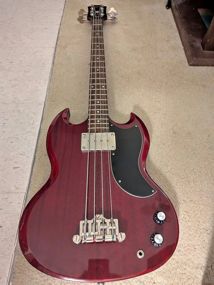 SG E1 Short Scale Bass w/Gig Bag and Leather Strap