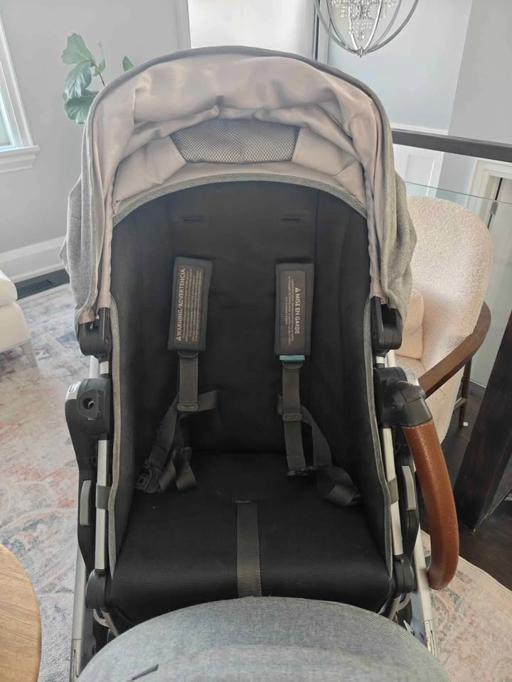 Gently Used UppaBaby Vista Stroller Complete Bundle - photo 2