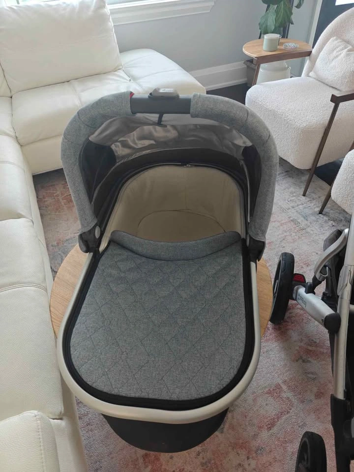 Gently Used UppaBaby Vista Stroller Complete Bundle - photo 3