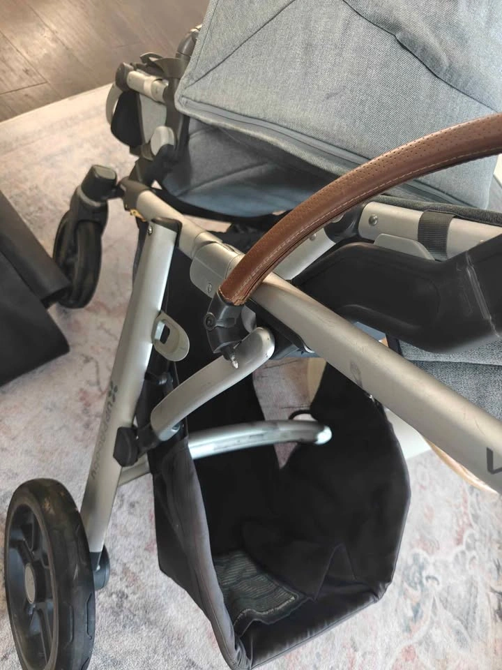 Gently Used UppaBaby Vista Stroller Complete Bundle - photo 4