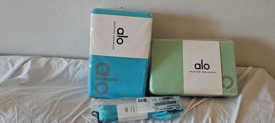 NEW ALO Yoga Blocks and strap bundle - photo 2