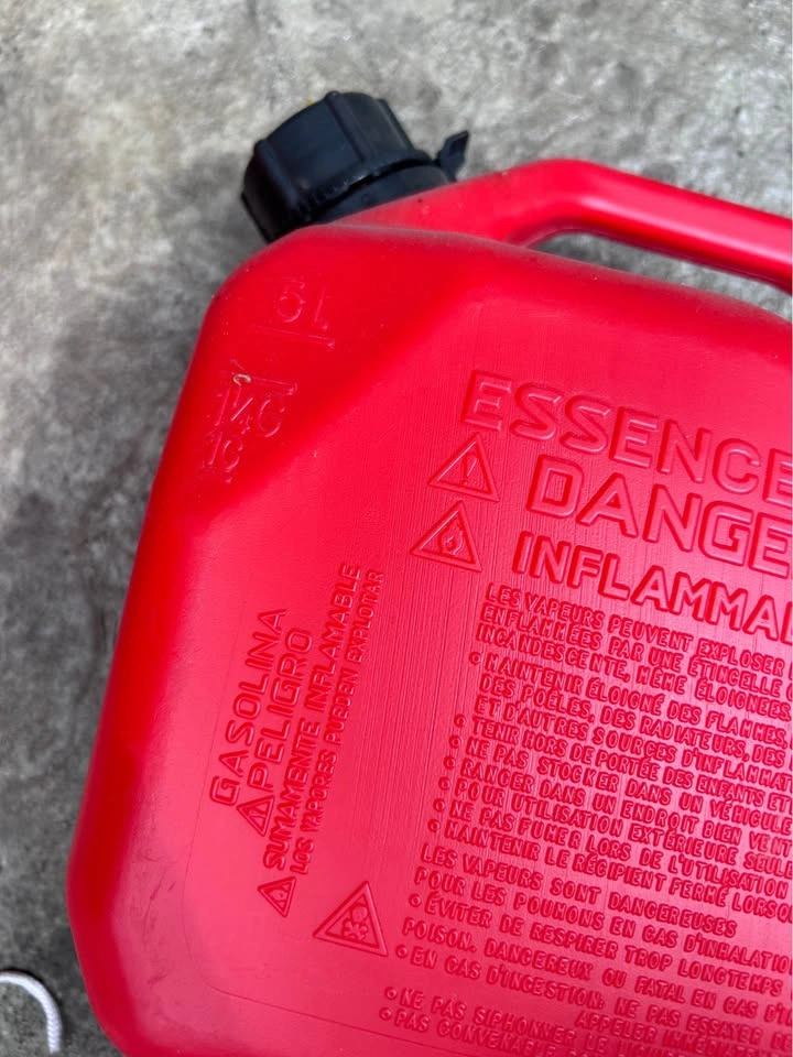 5L Gas cans x 2 - photo 2