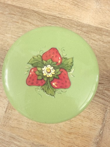 Strawberry Shortcake Tin 1982 American Greetings 3.5" Round - photo 3