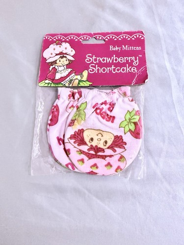 2010 Strawberry Shortcake TCFC Baby mittens- NIP