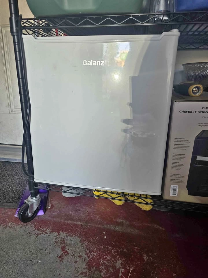 Galanz Mini Fridge