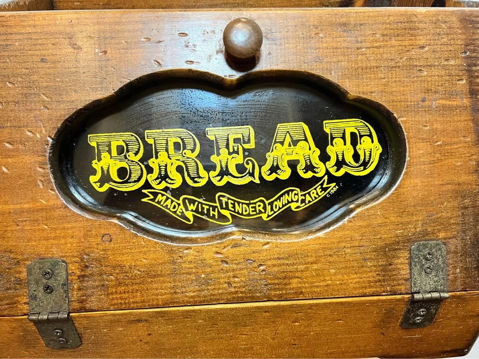 Vintage 1984 Wooden Bread Box – Rustic Farmhouse Decor - photo 4