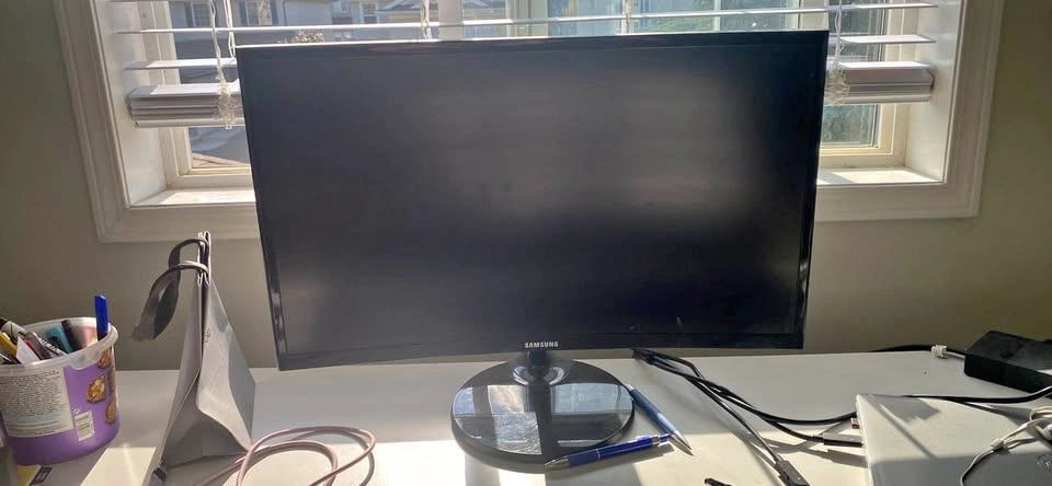 60 hz curved Samsung Monitor (21 inch)