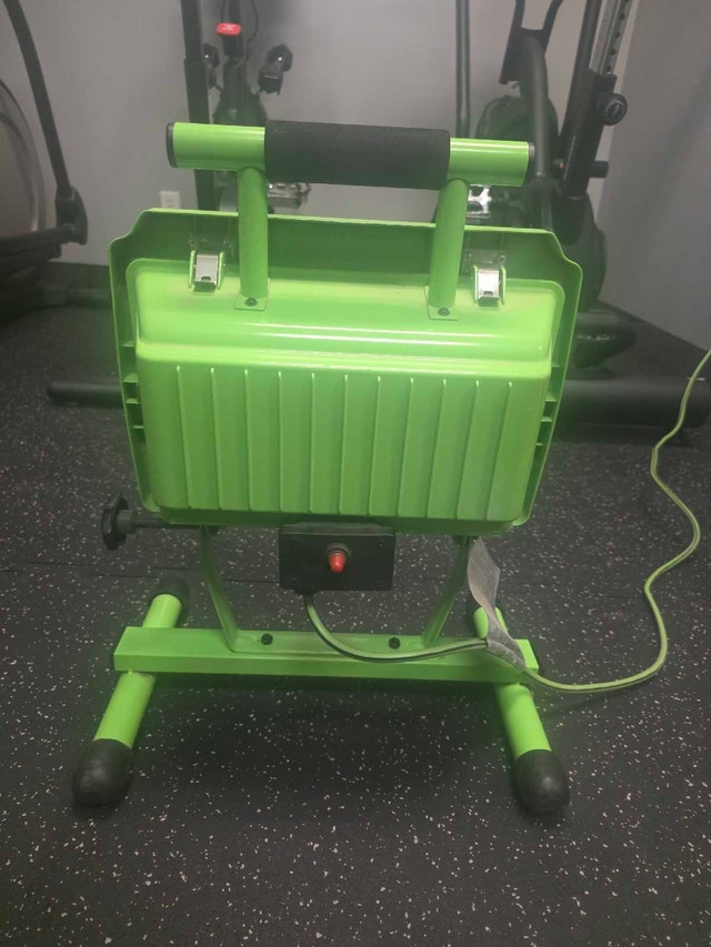 Power Light Commercial Portable Work Light - Like New - photo 3