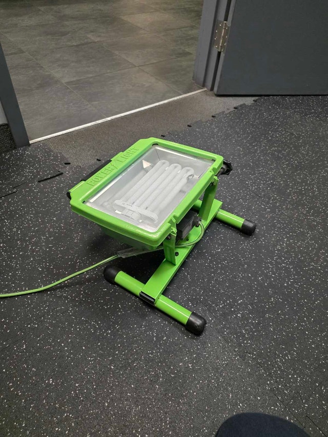 Power Light Commercial Portable Work Light - Like New - photo 4