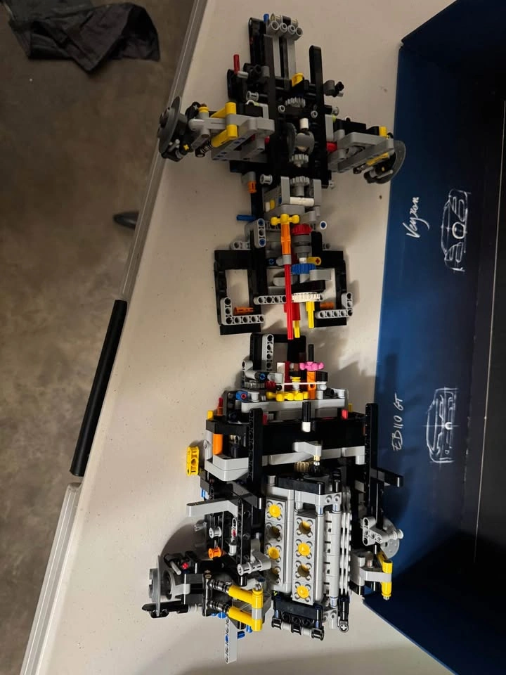 Lego Bugatti Chiron (partially built) (42083) - photo 3