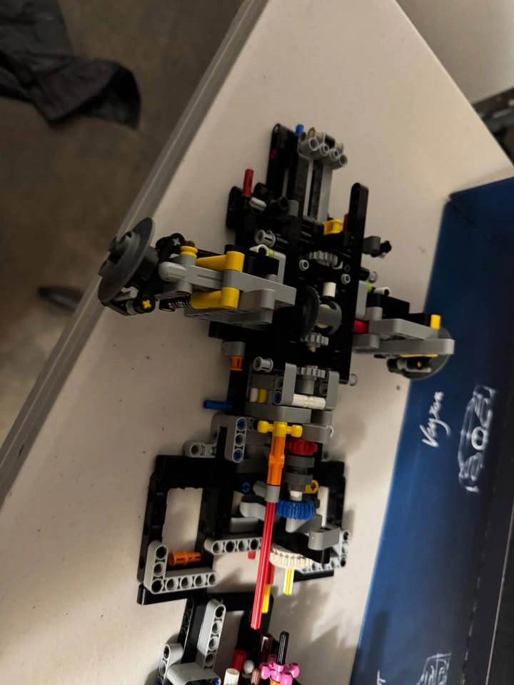 Lego Bugatti Chiron (partially built) (42083) - photo 5