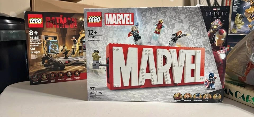 Lego Marvel Logo (76313)