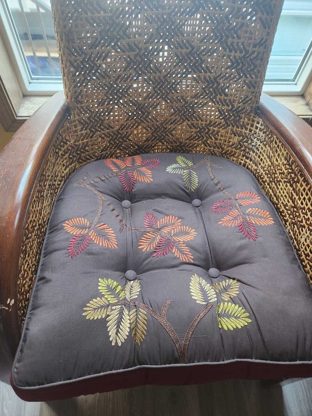 Vintage Wicker Accent Chair - photo 2