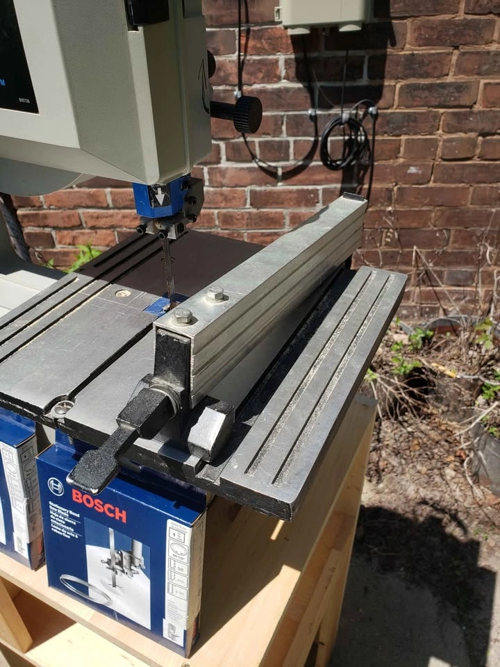 9" Delta Bandsaw with Stand & Shop Vacuum - photo 2