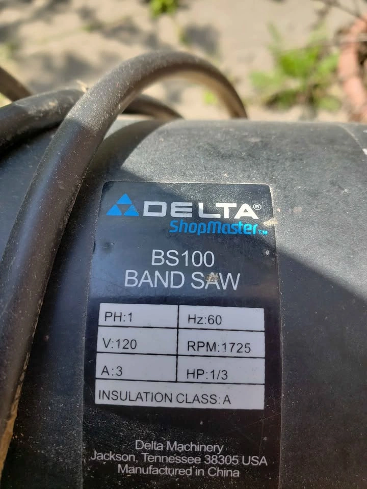 9" Delta Bandsaw with Stand & Shop Vacuum - photo 4