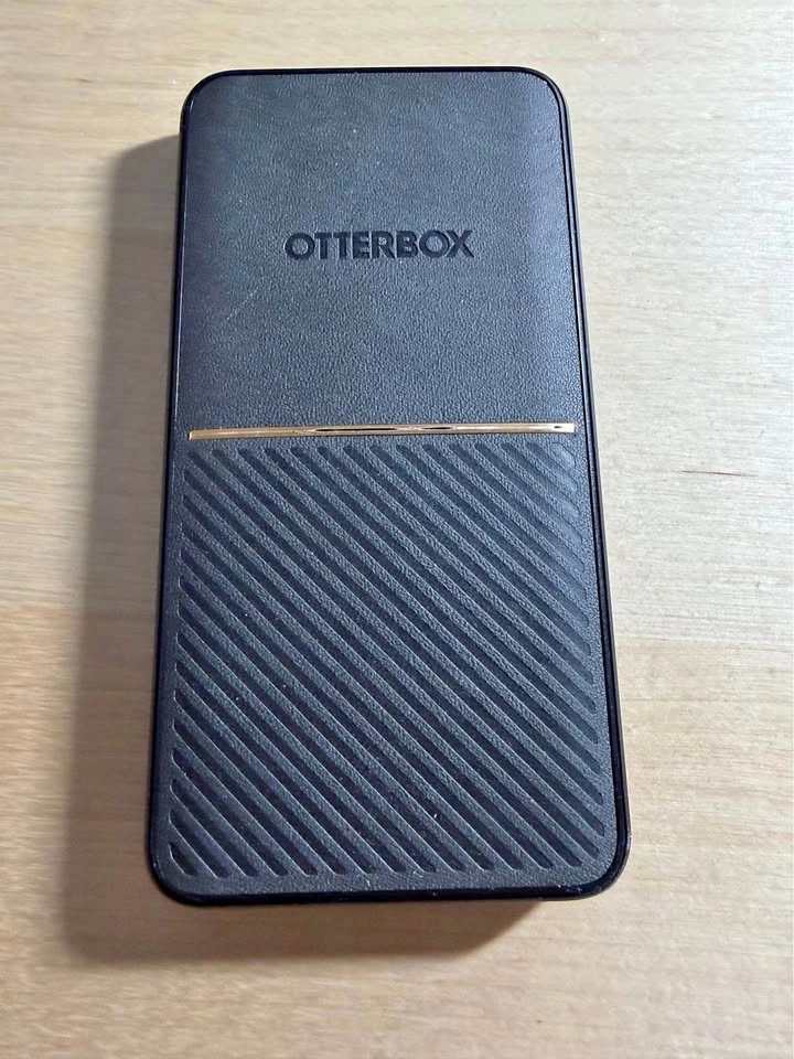 OtterBox Fast Charge Wireless Power Bank