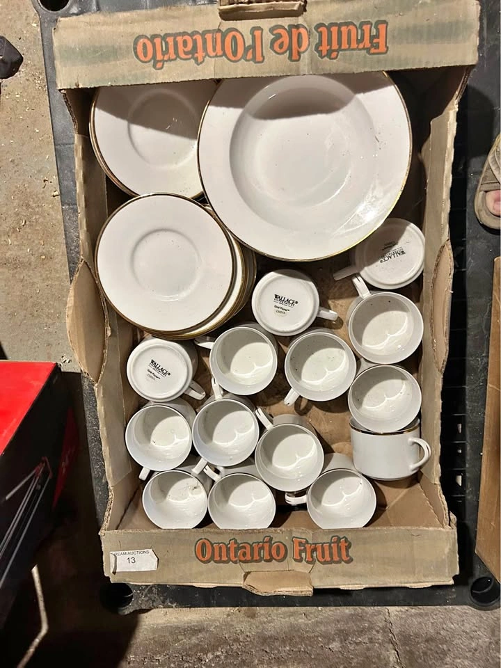 Wallace Silversmiths Gold Plume China Set