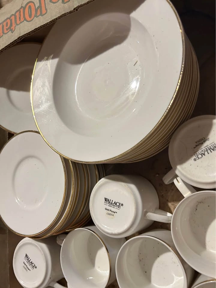 Wallace Silversmiths Gold Plume China Set - photo 2