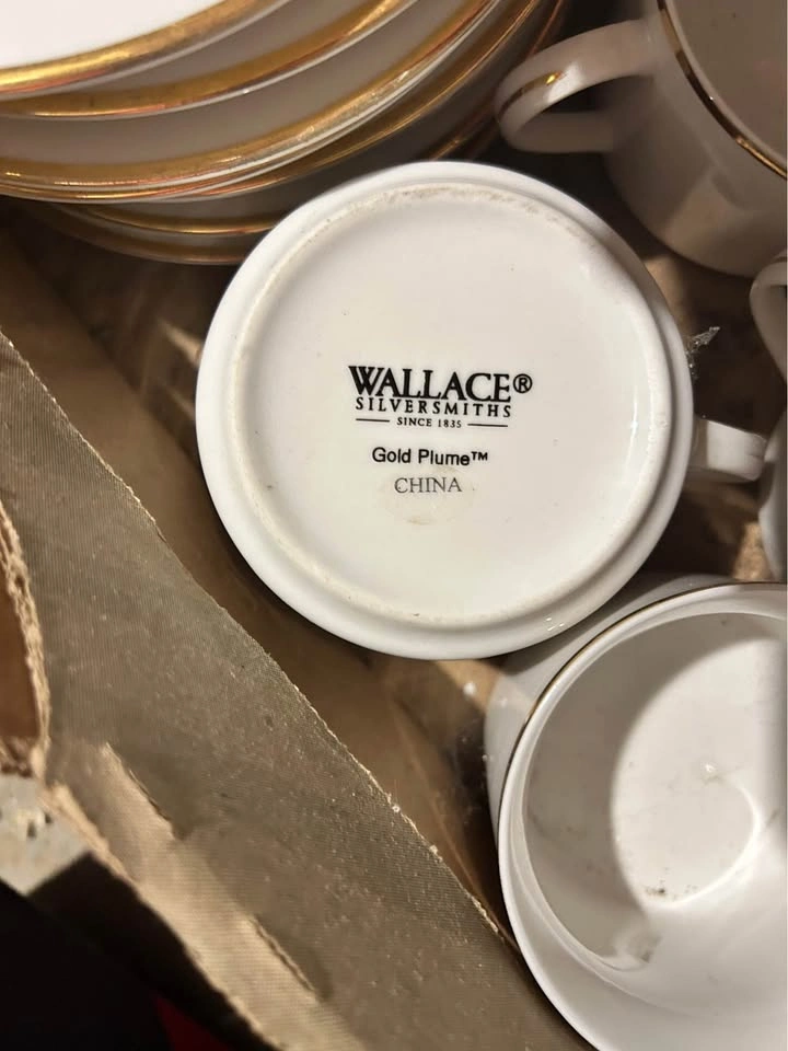 Wallace Silversmiths Gold Plume China Set - photo 3