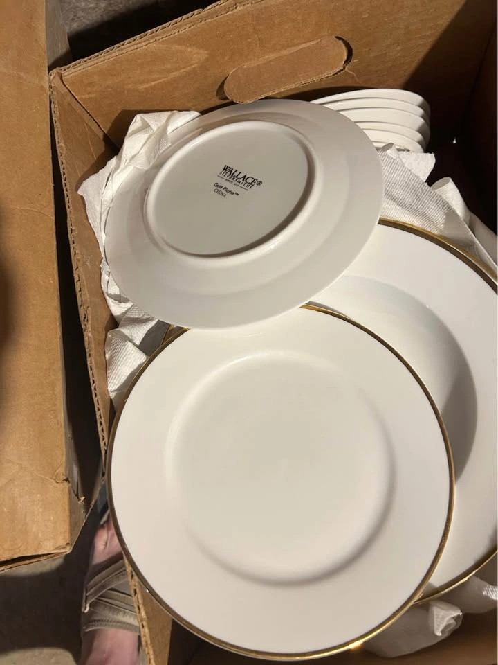 Wallace Silversmiths Gold Plume China Set - photo 5