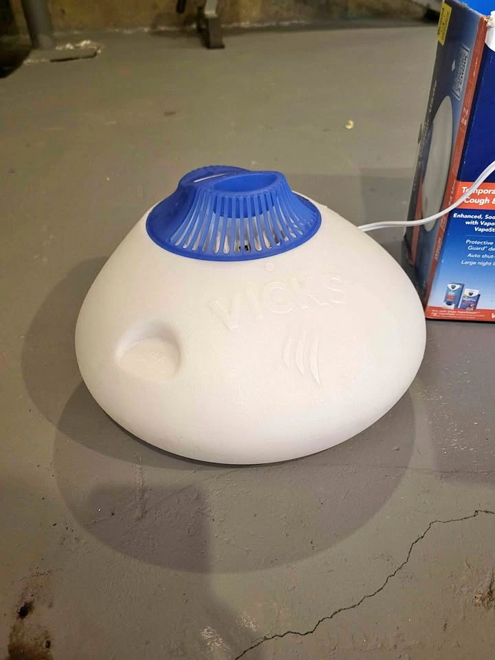 Vicks Warm Steam Humidifier / Vaporizer