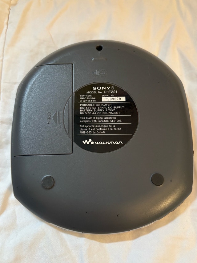 Sony Walkman D-E221 - photo 2