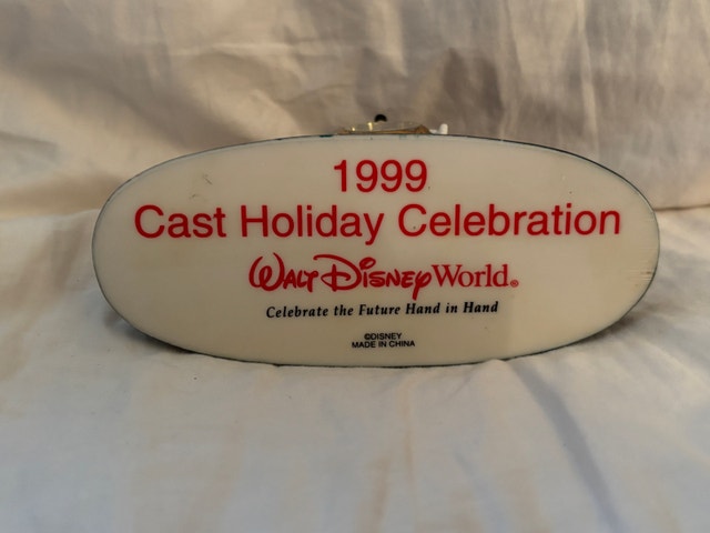 Walt Disney World 1999 Cast Holiday Celebration Figurine - photo 5