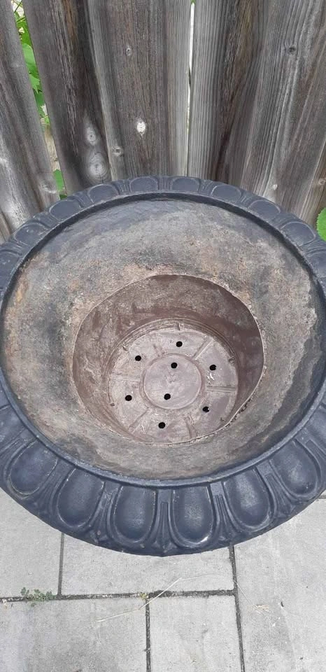 CAST IRON PLANTER - photo 2