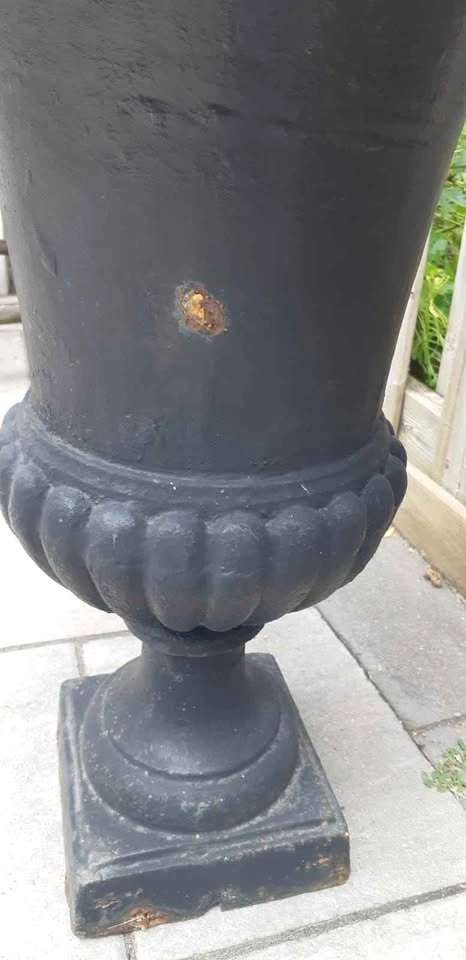 CAST IRON PLANTER - photo 3
