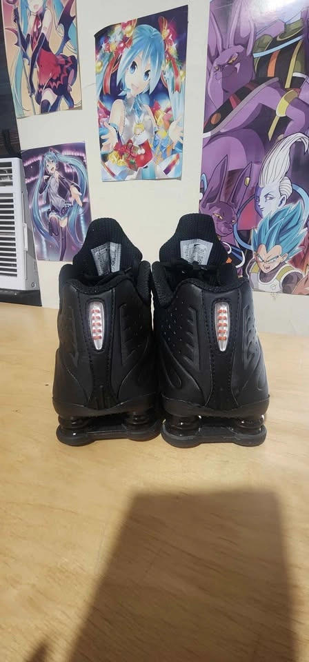 Women's Nike Shox R4 - photo 2
