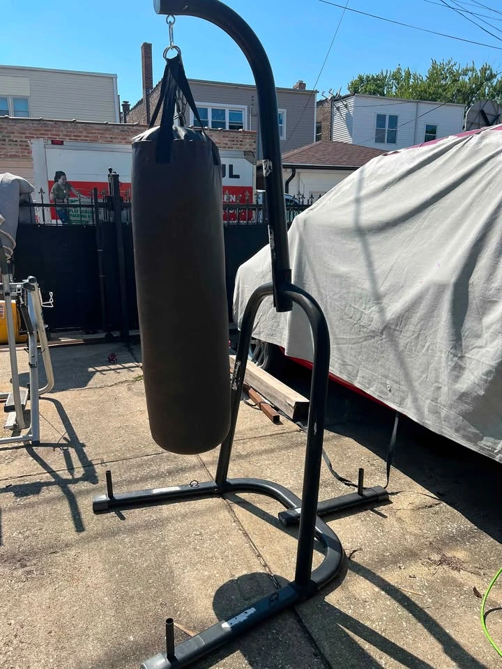 Everlast punching bag with stand - photo 2