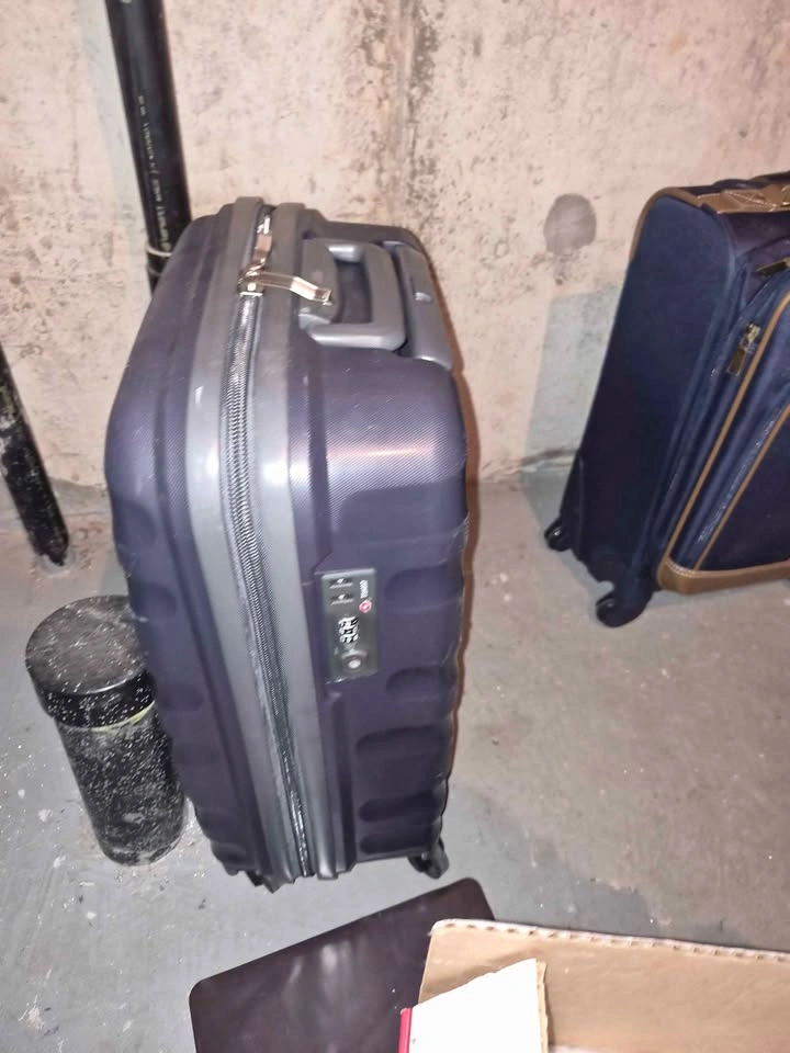 Carry on travel overhead airplane bag - photo 2