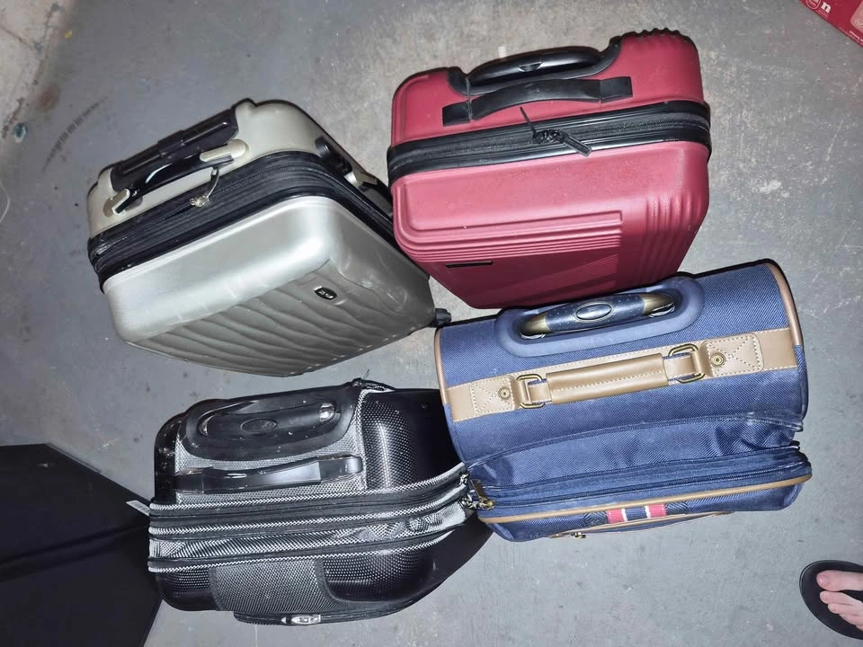Carry on travel overhead airplane bag - photo 4