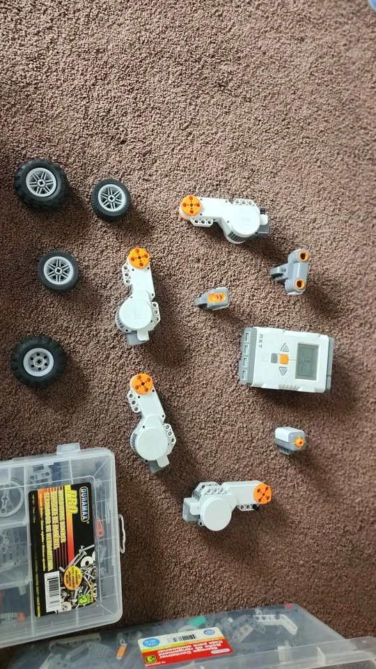 LEGO MINDSTORMS NXT 2.0 – FULL SET x2 + EXTRAS! - photo 3