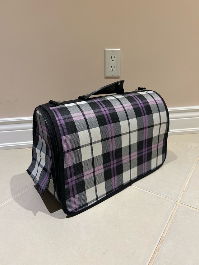 pet carrying case