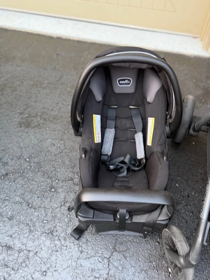 Evenflo pivot expand travel system - photo 3