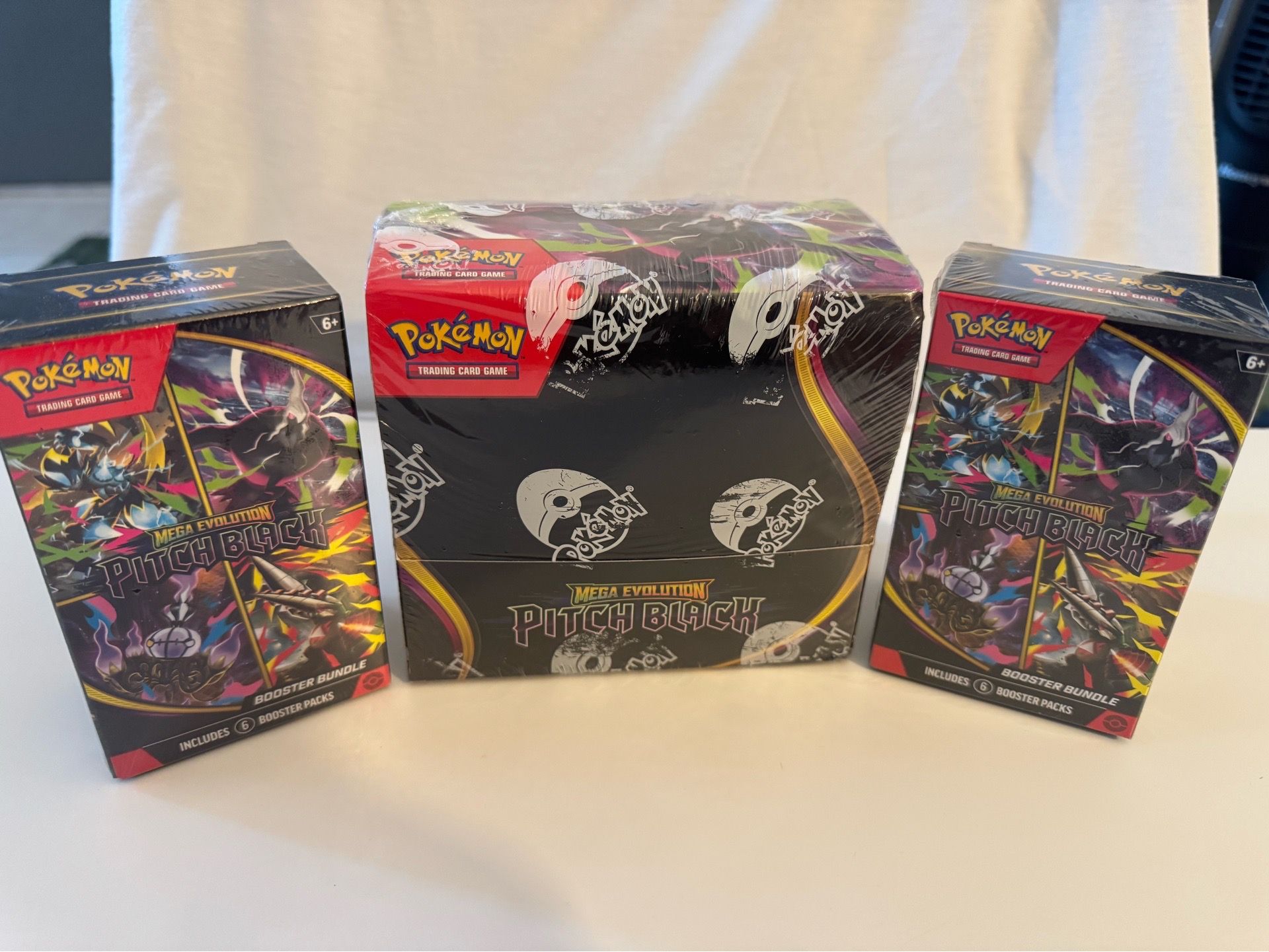 POKÉMON CENTER PITCH BLACK - BOOSTER BOX + 2 BOOSTER BUNDLES