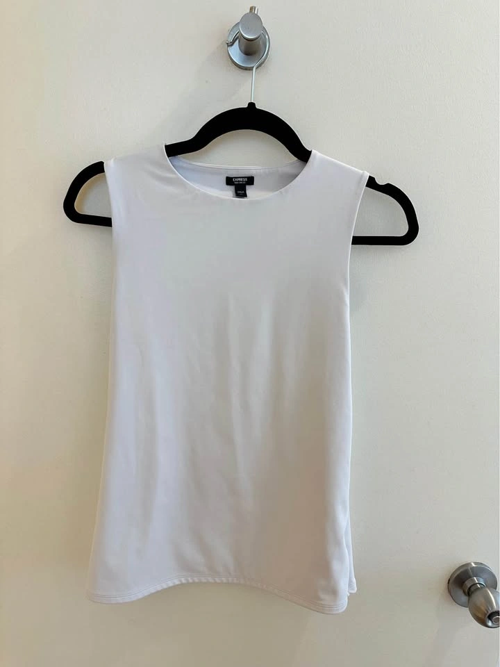 White Sleeveless Crewneck Tank - photo 2