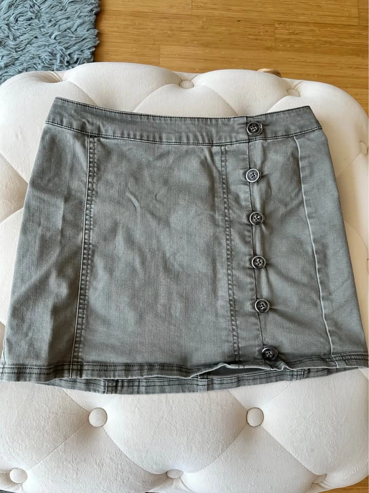 Button-Detail Olive Mini Skirt - photo 2