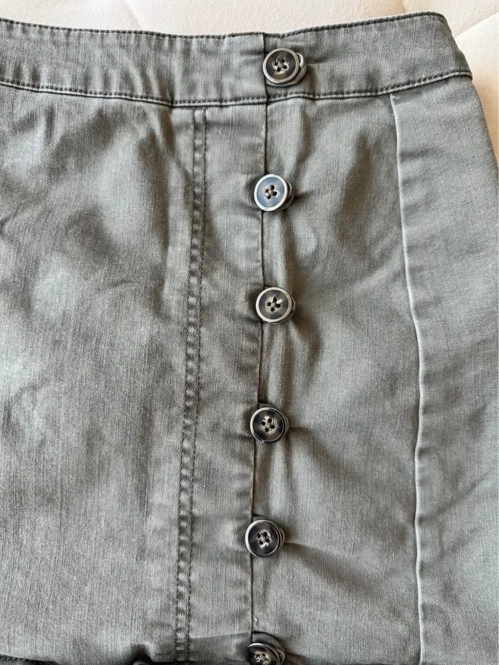 Button-Detail Olive Mini Skirt - photo 4