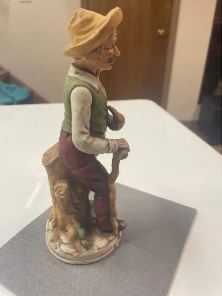 Old Farmer statue - photo 2