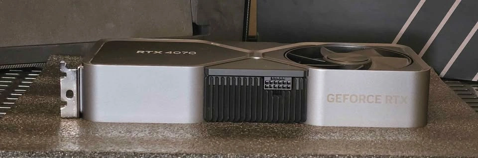 NVIDIA GeForce RTX 4070 Founders Edition - photo 2