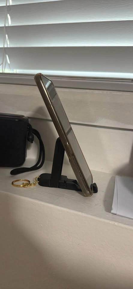 Portable Folding Keychain Phone Stand - photo 4