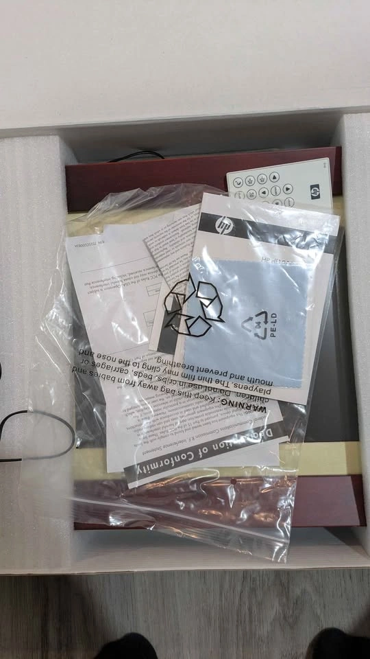Brand New - HP 12.1" Digital Picture Frame - photo 3