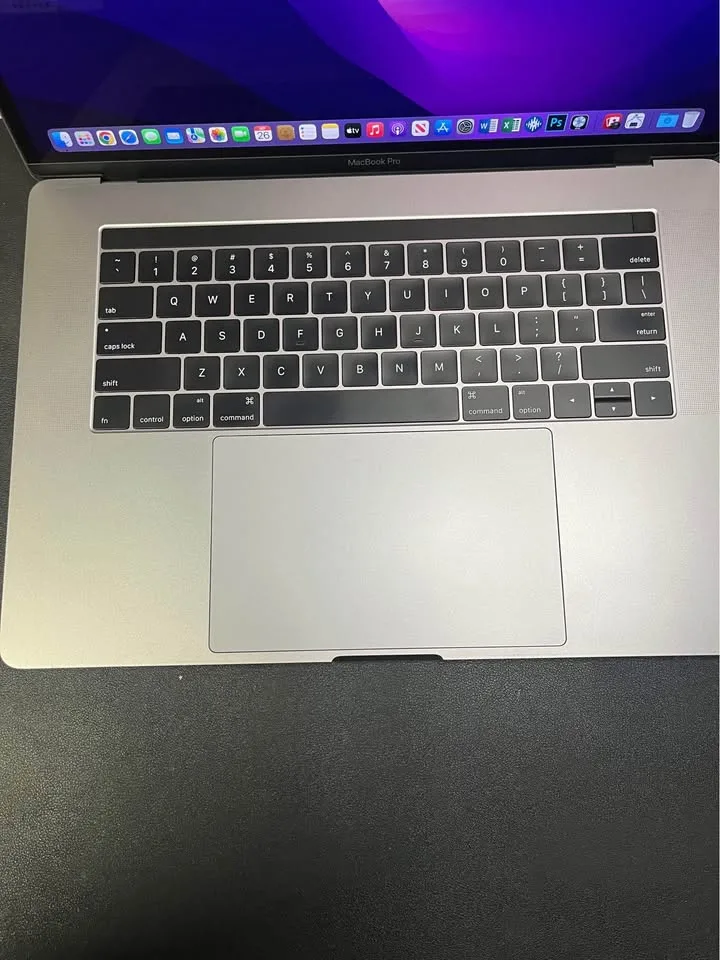 15” Touchbar MacBook Pro (16GB Ram 512SSD) image indicator(2)