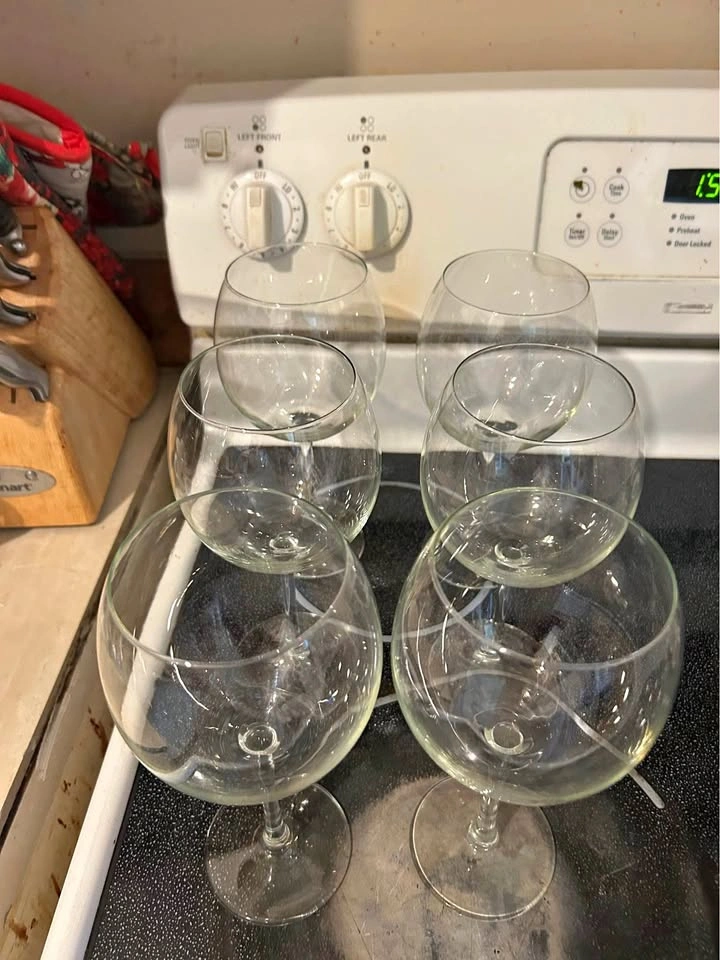 Set of 6 Wine Glasses