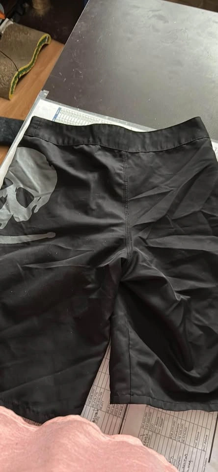 28 waist black shorts - photo 2