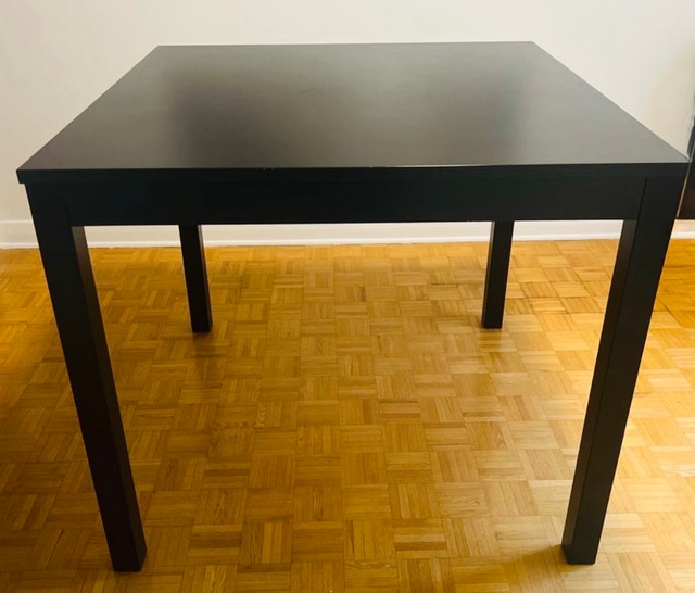 Bjursta IKEA Table