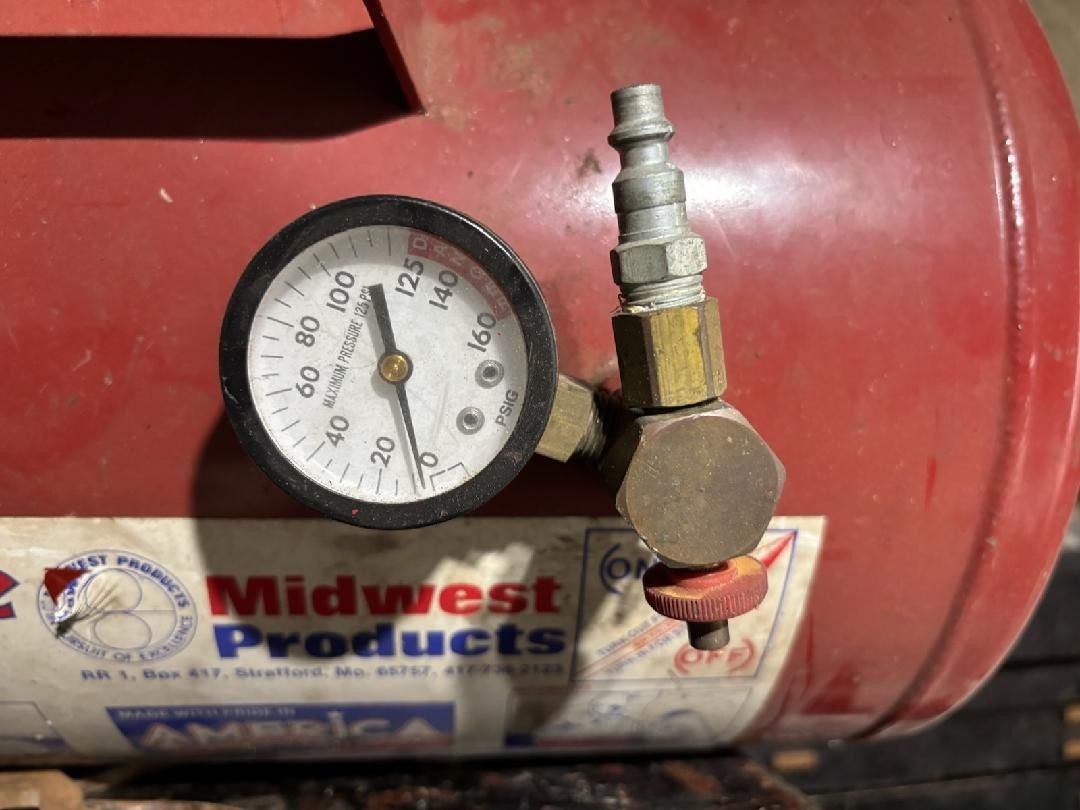 10 Gallon Air Compressor - photo 2
