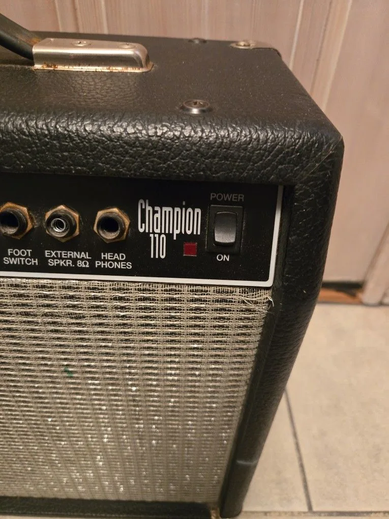 Fender Champion 110 Guitar Combo Amp - Vintage image indicator(2)